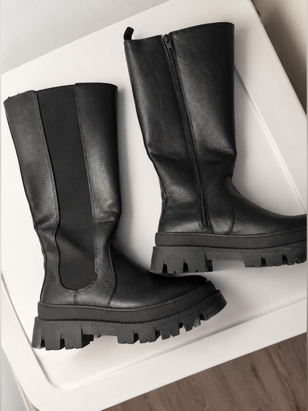 Women’s Black Chunky Knee High Boots Sleek Side Zip Elastic Design